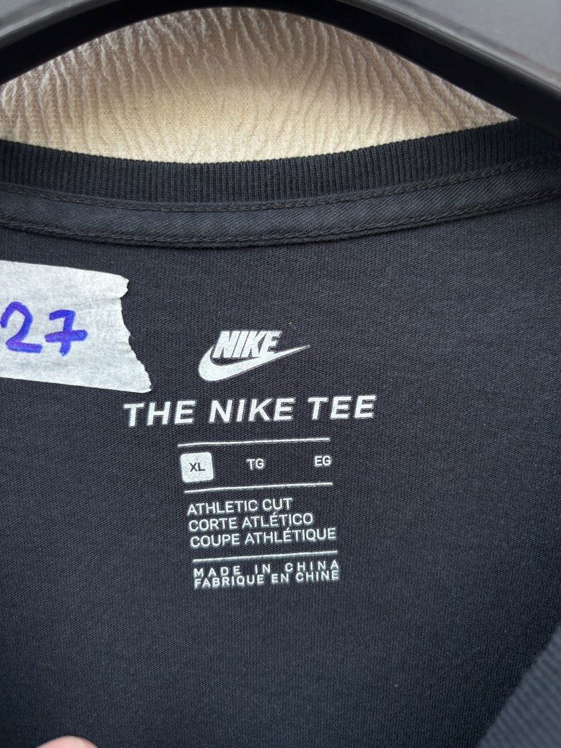 Nike Longsleeves (Category: Coats, Jackets and Outerwear) located in Baybay. Submitted by thrift.ed2023 (Listing ID 1467681367, Image 3). Description: Nike Longsleeves Medium 20x27 No Issue Need Wash Good as New.