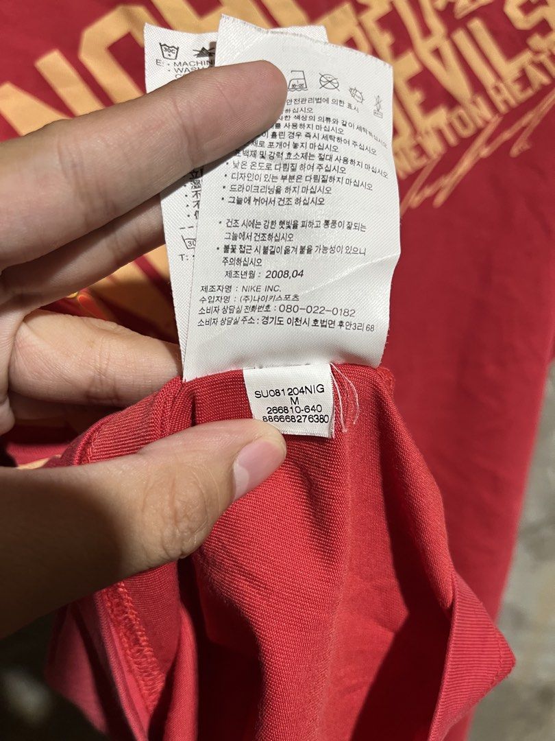 NIKE MANCHESTER (Category: Tshirts & Polo Shirts ) located in Davao. Submitted by rylthriftz12 (Listing ID 1467737507, Image 3). Description: CUT NECK TAG NEED WASH.