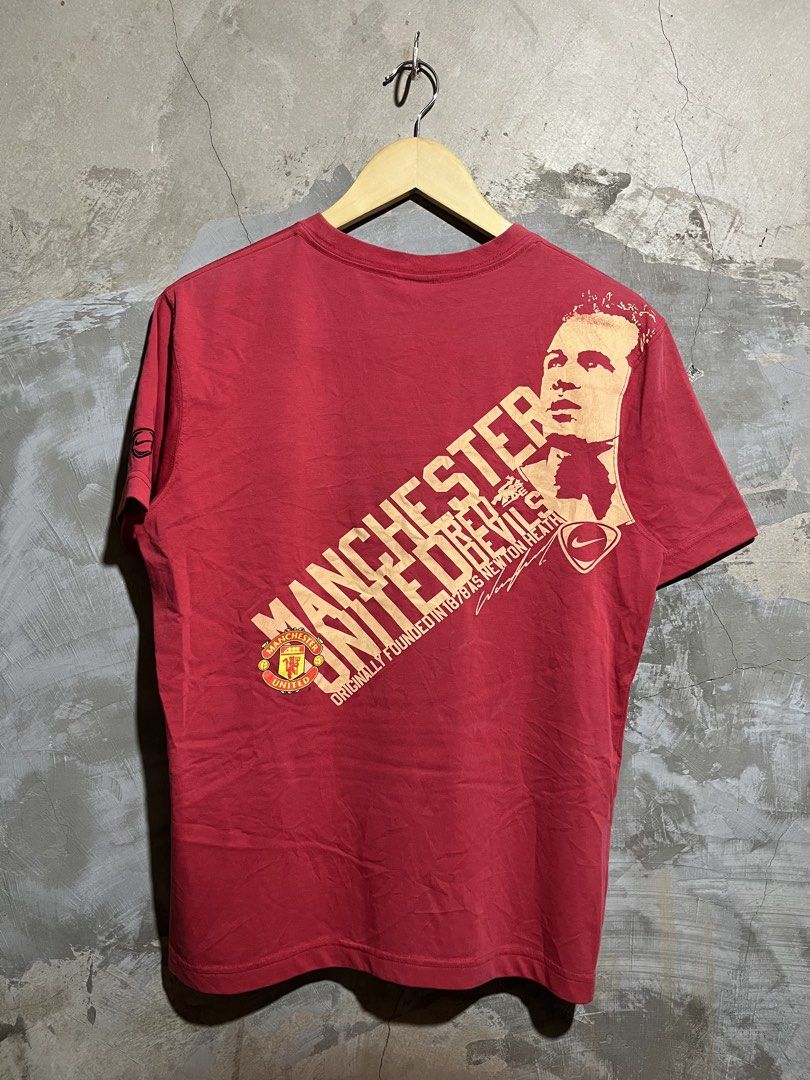 NIKE MANCHESTER (Category: Tshirts & Polo Shirts ) located in Davao. Submitted by rylthriftz12 (Listing ID 1467737507, Image 2). Description: CUT NECK TAG NEED WASH.