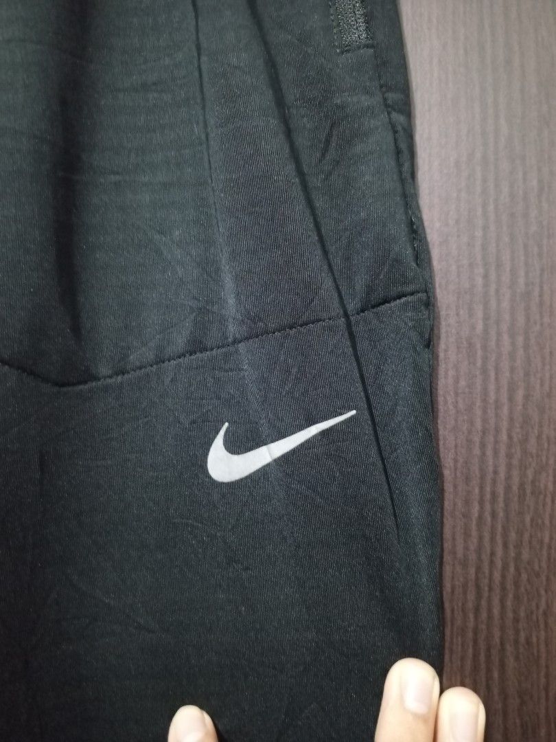 Nike Men's Phenom Elite Knit Running Pants (Category: Announcements) located in Santa Maria. Submitted by paulo-garcia21 (Listing ID 1467719624, Image 3). Description: large on tag waist 28 to 35 length 35 inseam 24 L.O 11.5 no flaws excellent.