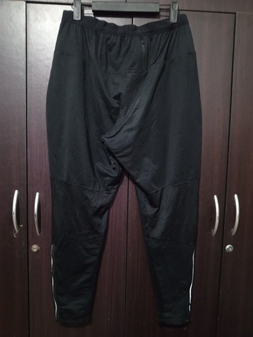 Nike Men's Phenom Elite Knit Running Pants (Category: Announcements) located in Santa Maria. Submitted by paulo-garcia21 (Listing ID 1467719624, Image 2). Description: large on tag waist 28 to 35 length 35 inseam 24 L.O 11.5 no flaws excellent.