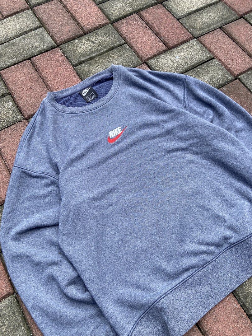 Nike Mid Logo Crew Sweatshirt (Category: Coats, Jackets and Outerwear) located in Naga. Submitted by marcbiench83020 (Listing ID 1467721193, Image 2). Description: Nike Mid Logo Crew Sweatshirt Dimes: 22x27 Size: L-X\L Condition: Excellent Condition Color Rate: 9/10 Issue: None .