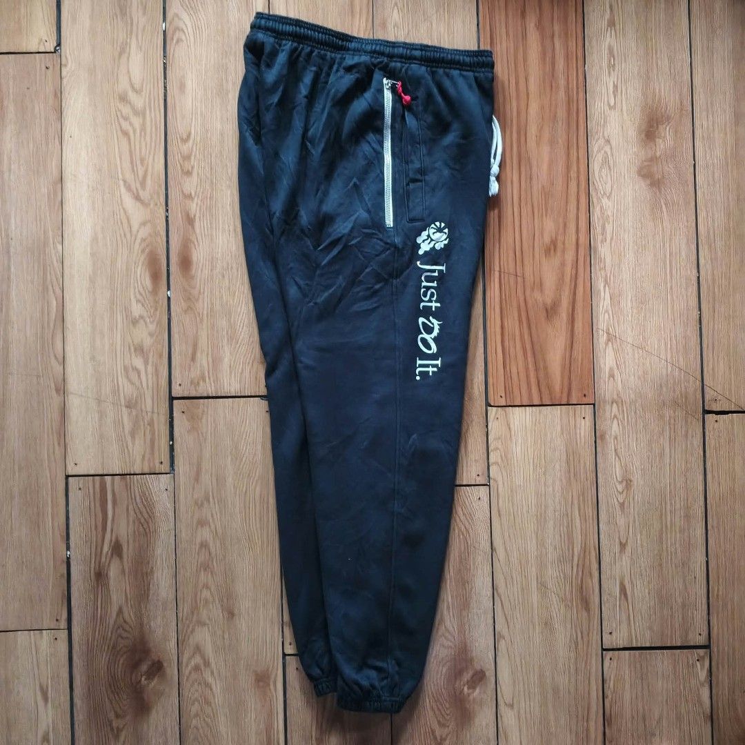 Nike Multi Swoosh Nike Standard Issue (Category: Joggers) located in Manila. Submitted by thriftinefolife (Listing ID 1467792536, Image 3). Description: Excellent Condition.