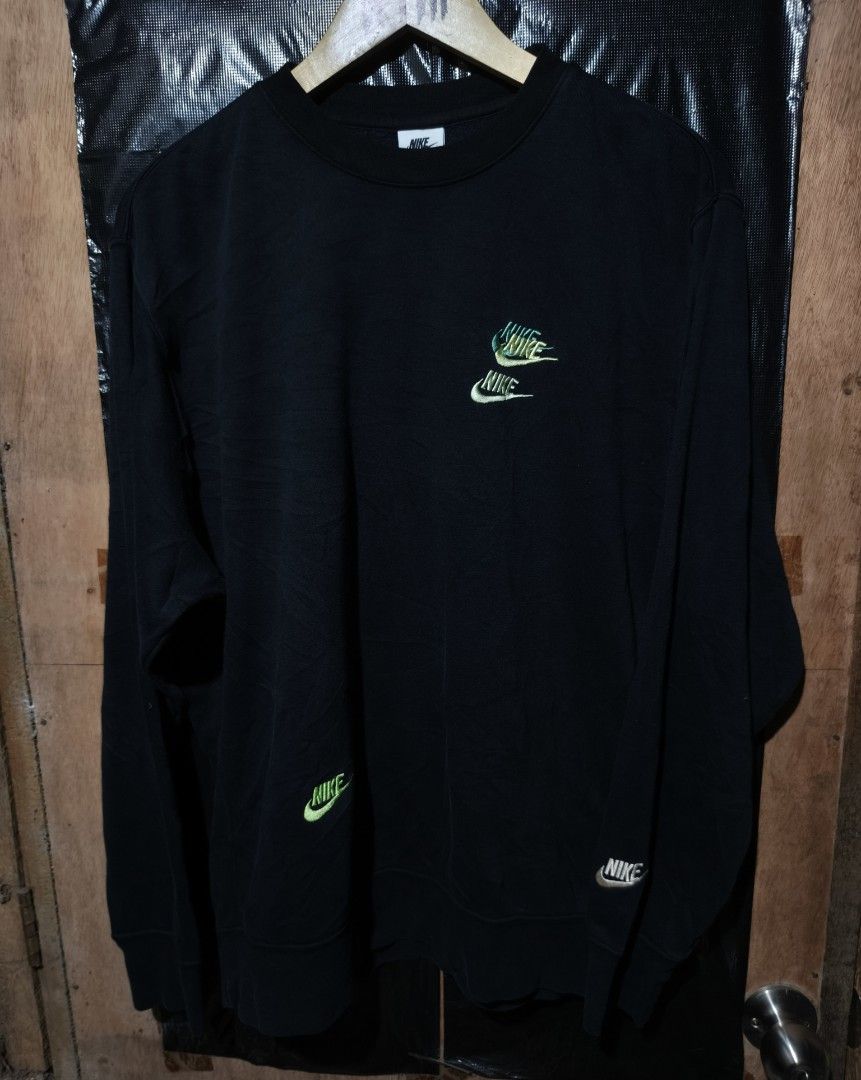 Nike Multi Swoosh Pull over (Category: Coats, Jackets and Outerwear) located in Camalig. Submitted by kim_finds (Listing ID 1467736187, Image 1). Description: Size large 23x28.5 9.5/10 color rate issue none need wash.