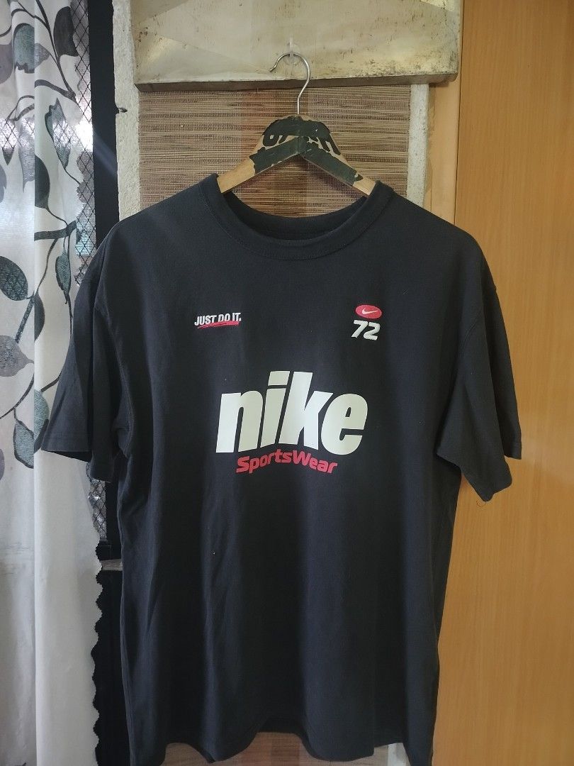 Nike premium essential tee (Category: Formal Shirts) located in Ligao. Submitted by milo_finds303 (Listing ID 1467666334, Image 1). Description: Nike tee •Dimes: 22X29 •Colorate: 9/10 •Good Condition •Issue: Non 650 shipped🚚📦 JNT COURIER AND CAN SHIP NATIONWIDE🌐📦.