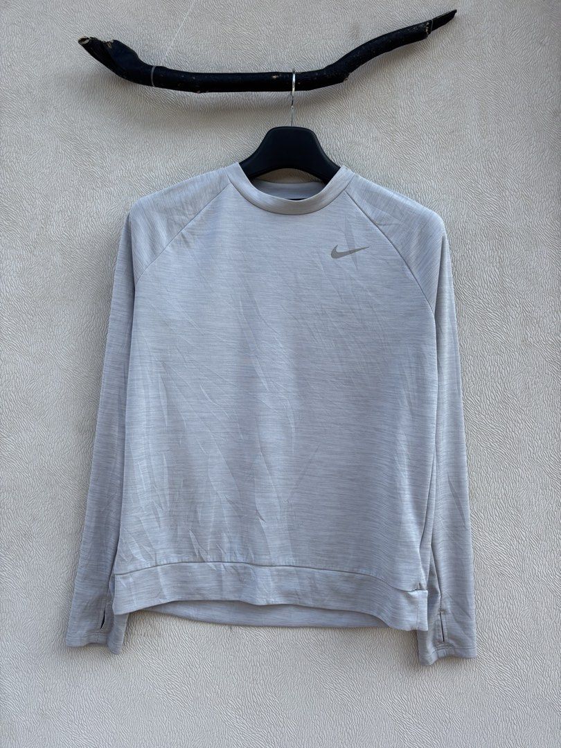 Nike Running Dri-Fit Longsleeves (Category: Coats, Jackets and Outerwear) located in Baybay. Submitted by thrift.ed2023 (Listing ID 1467670911, Image 1). Description: Nike Running Dri-Fit Longsleeves Large 19x25 No Issue Need Wash Good as New .