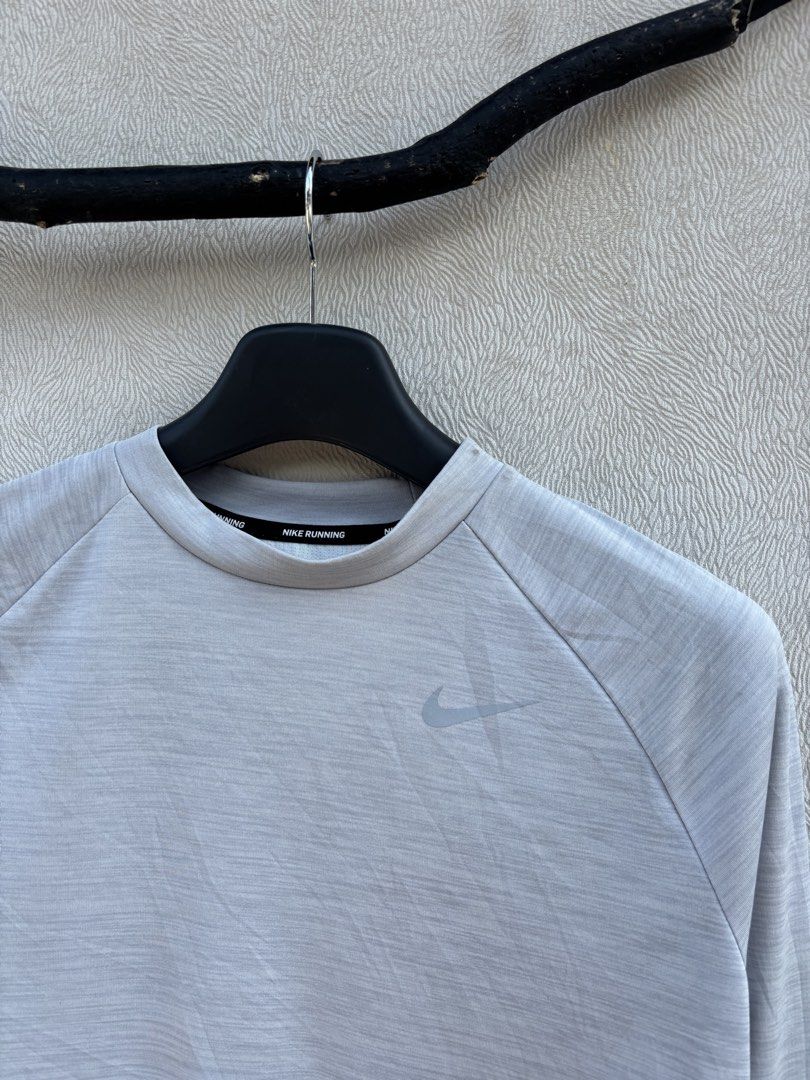 Nike Running Dri-Fit Longsleeves (Category: Coats, Jackets and Outerwear) located in Baybay. Submitted by thrift.ed2023 (Listing ID 1467670911, Image 2). Description: Nike Running Dri-Fit Longsleeves Large 19x25 No Issue Need Wash Good as New .