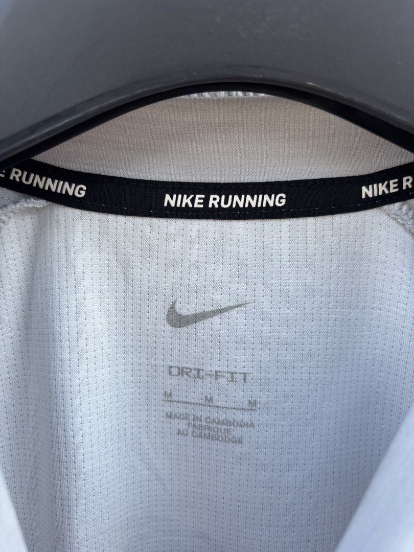 Nike Running Dri-Fit Longsleeves (Category: Coats, Jackets and Outerwear) located in Baybay. Submitted by thrift.ed2023 (Listing ID 1467670911, Image 3). Description: Nike Running Dri-Fit Longsleeves Large 19x25 No Issue Need Wash Good as New .