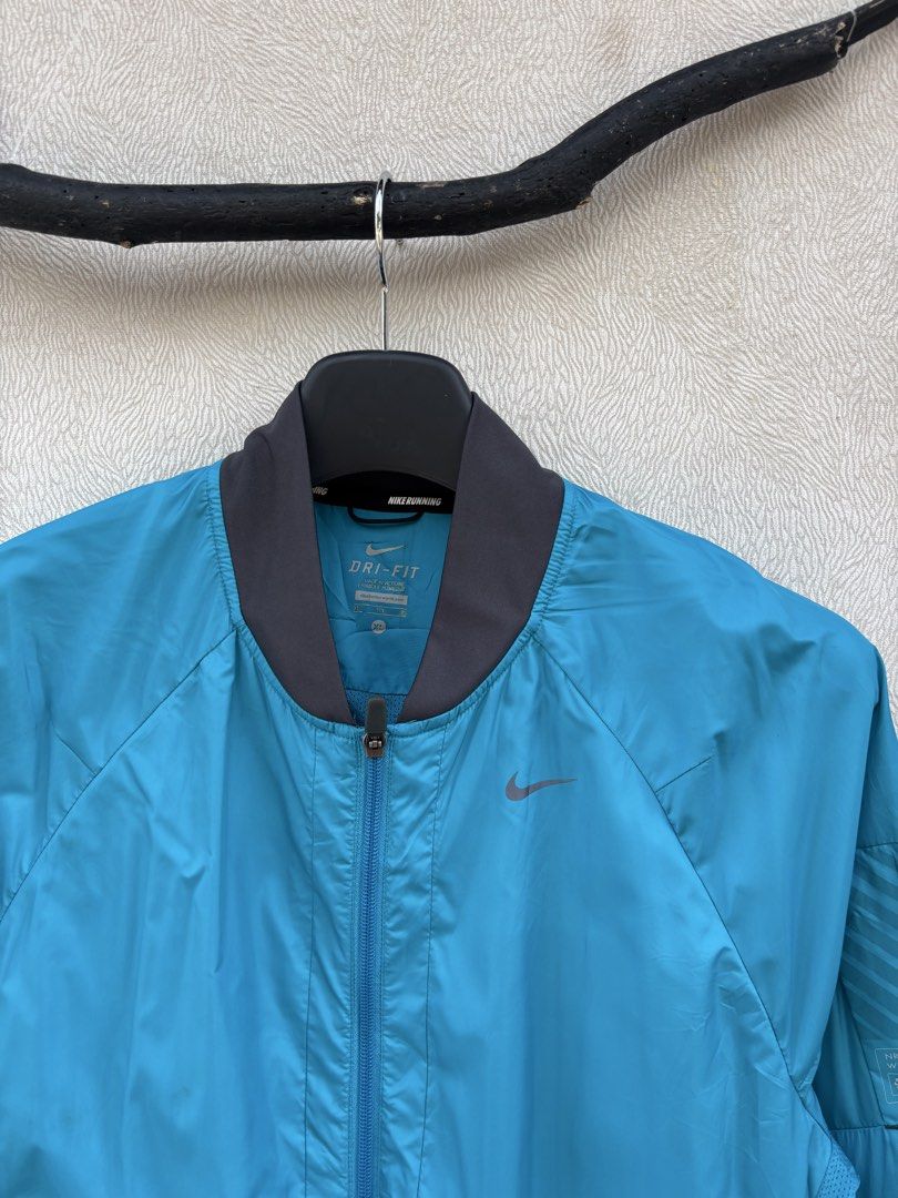Nike Running Jacket (Category: Coats, Jackets and Outerwear) located in Baybay. Submitted by thrift.ed2023 (Listing ID 1467654437, Image 2). Description: Nike Running Jacket Medium to Large 22x26 No Issue Need Wash Good as New .