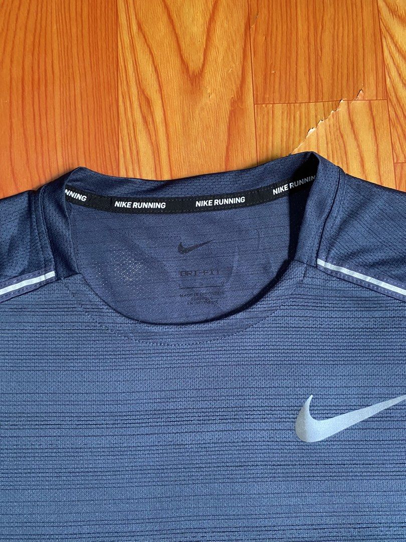 Nike running shirt (Category: Activewear) located in Cebu City. Submitted by jerianix (Listing ID 1467802344, Image 3). Description: Nike running shirt Size large W20.5 L26-27.5 Good condition No issues .