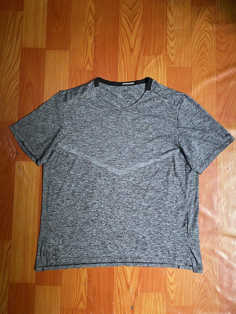 Nike running shirt (Category: Activewear) located in Cebu City. Submitted by jerianix (Listing ID 1467803405, Image 1). Description: Nike running shirt Size XL W21.5 L26 Excellent condition No issues .