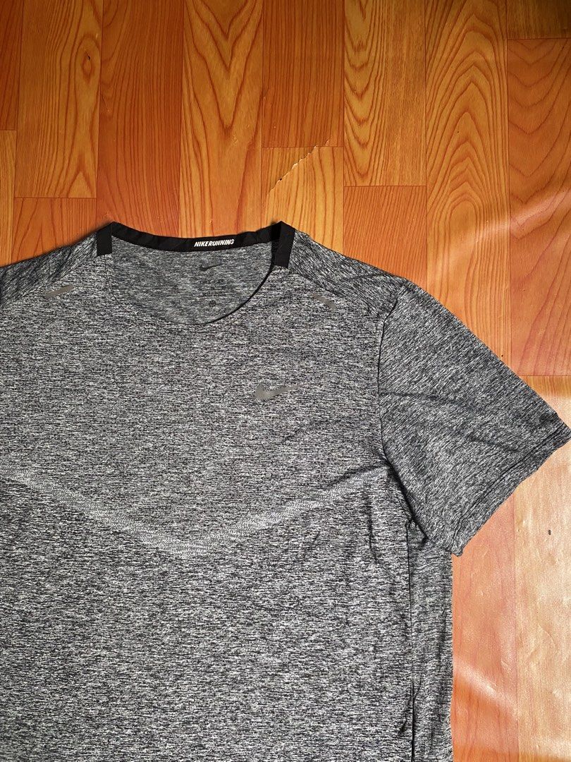Nike running shirt (Category: Activewear) located in Cebu City. Submitted by jerianix (Listing ID 1467803405, Image 2). Description: Nike running shirt Size XL W21.5 L26 Excellent condition No issues .