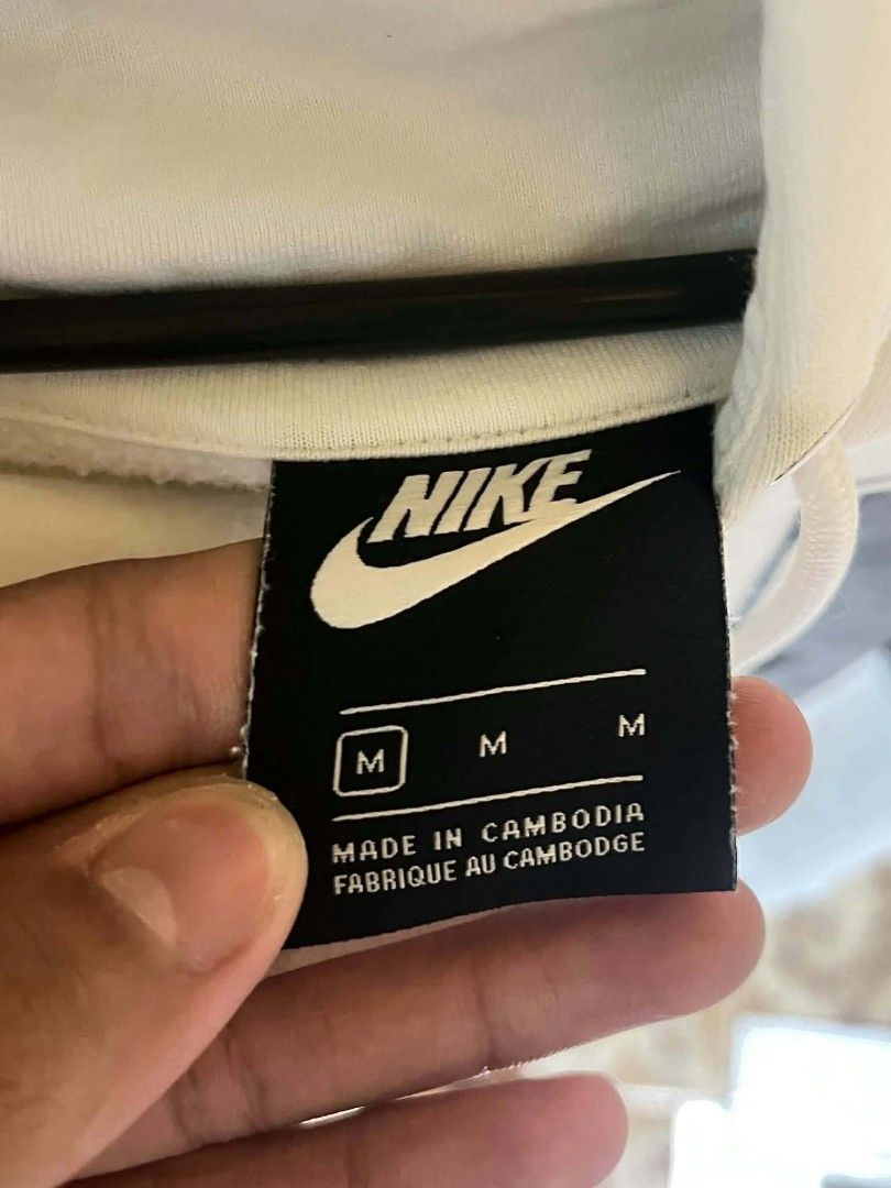 NIKE SCRIPT HOODIE (Category: Hoodies) located in Polangui. Submitted by laurgarments (Listing ID 1467758513, Image 2). Description: SOLID NIKE BIG SCRIPT NO ISSUE(BRAND NEW CONDI) HELPING A FRIEND ONLY 900 STILL NEGO LARGE TO XL SIZE.