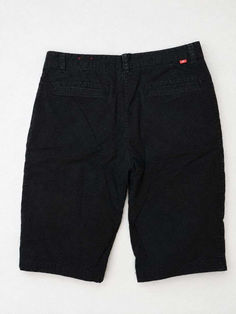 Nike Short (Category: Shorts) located in Bulacan. Submitted by ukaybrandedshop (Listing ID 1467658730, Image 2). Description: Vintage Nike Chino Shorts - Black / Size 34 XL ✅ Size: 34 / XL on tag (Waist 86cm / Hip 100cm) ✅ Color: Black - no fading ✅ Condition: 9/10 - Good condition, no issue ✅ Material: Body 100% Cotton ✅ Details: Red tag, 2 front & 2 back pockets ✅ Legit - Made in China Measurements via tape: Waist: 34 / 86cm Length: ~19-20" Per