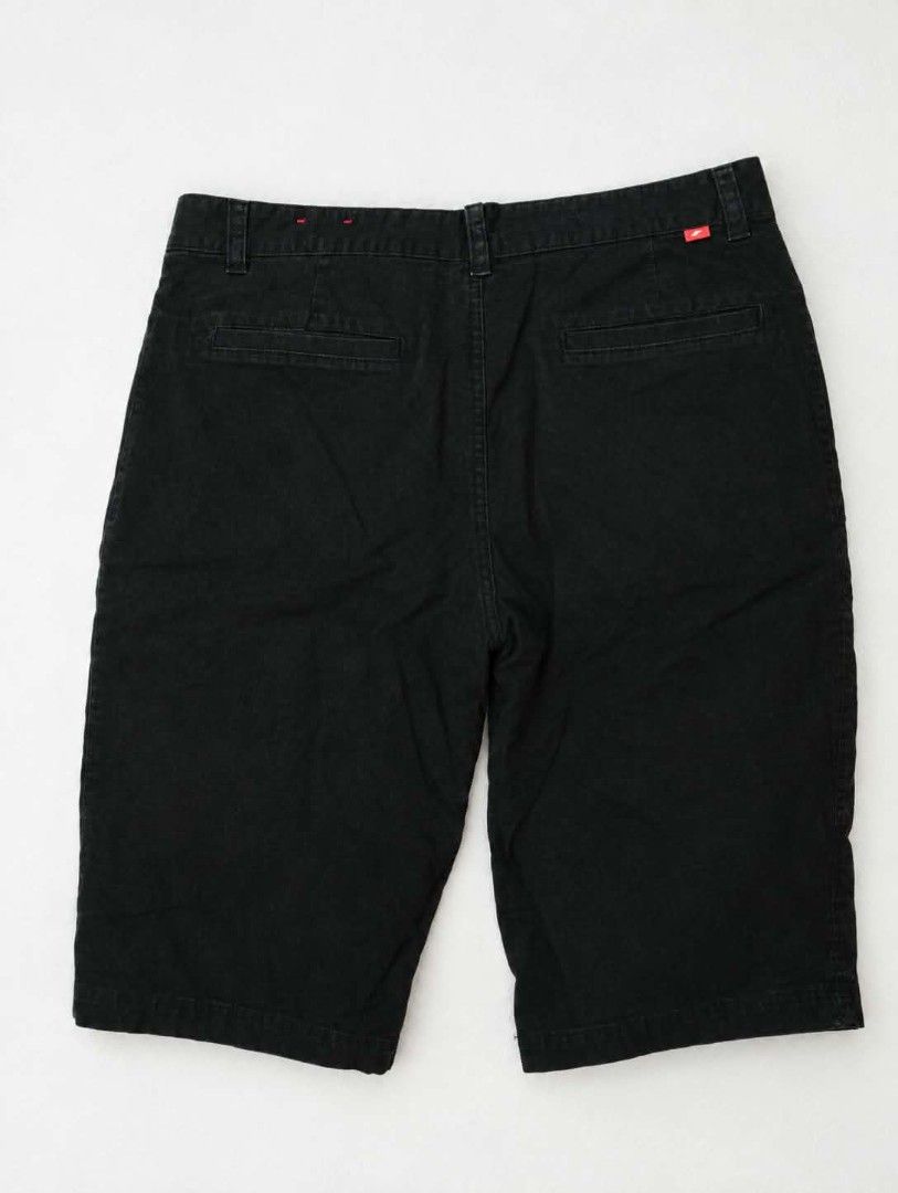 Nike Short (Category: Shorts) located in Bulacan. Submitted by annenicathriftthriftlang (Listing ID 1467831497, Image 2). Description: Vintage Nike Chino Shorts - Black / Size 34 XL ✅ Size: 34 / XL on tag (Waist 86cm / Hip 100cm) ✅ Color: Black - no fading ✅ Condition: 9/10 - Good condition, no issue ✅ Material: Body 100% Cotton ✅ Details: Red tag, 2 front & 2 back pockets ✅ Legit - Made in China Measurements via tape: Waist: 34 / 86cm Length: ~1