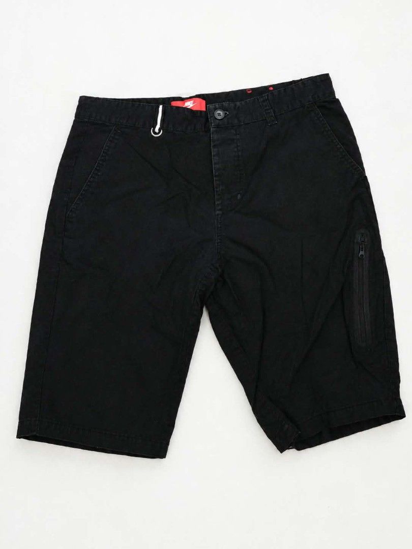Nike Short (Category: Shorts) located in Bulacan. Submitted by annenicathriftthriftlang (Listing ID 1467831497, Image 1). Description: Vintage Nike Chino Shorts - Black / Size 34 XL ✅ Size: 34 / XL on tag (Waist 86cm / Hip 100cm) ✅ Color: Black - no fading ✅ Condition: 9/10 - Good condition, no issue ✅ Material: Body 100% Cotton ✅ Details: Red tag, 2 front & 2 back pockets ✅ Legit - Made in China Measurements via tape: Waist: 34 / 86cm Length: ~1
