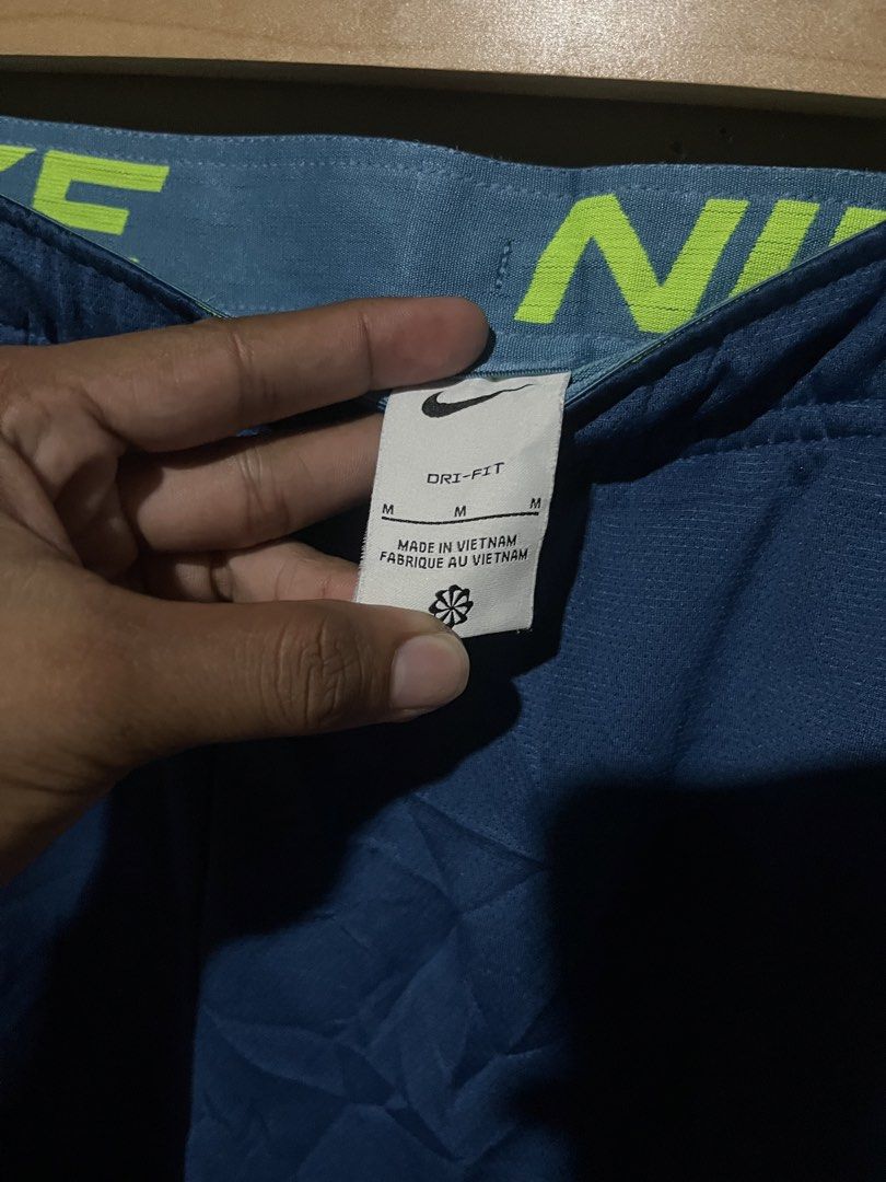Nike Short Big Swoosh (Category: Shorts) located in Maasin. Submitted by javier_ken (Listing ID 1467709842, Image 3). Description: Nike Big Swoosh ₱450+Sf Dimes W-18 L-17 Good quality condition ✅ Need wash♻️ 10/10 📍Maasin City Southern Leyte,Visayas 6600.