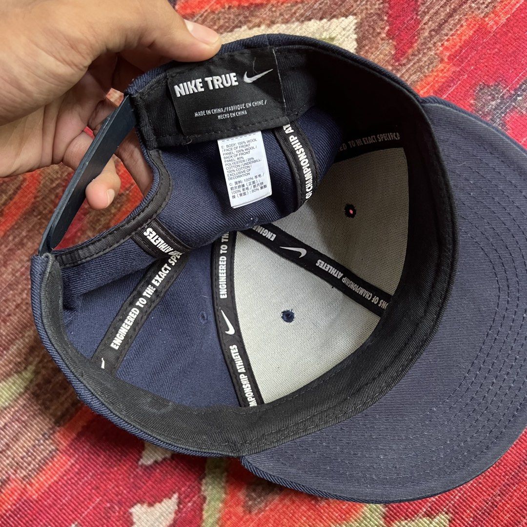 Nike snapback (Category: Caps & Hats) located in Tandag. Submitted by archive.dept (Listing ID 1467655912, Image 3). Description: needs proper reshapeonly.