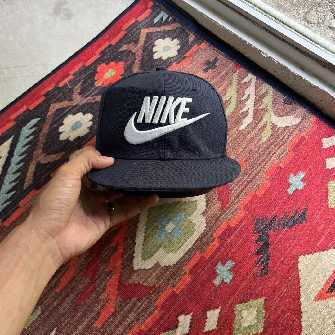 Nike snapback (Category: Caps & Hats) located in Tandag. Submitted by archive.dept (Listing ID 1467655912, Image 1). Description: needs proper reshapeonly.