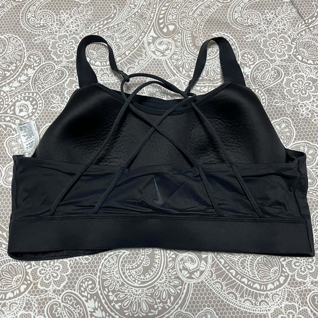 Nike sports bra (Category: Activewear) located in San Pablo. Submitted by reyfox (Listing ID 1467674820, Image 2). Description: shipping via jnt gcash payment.
