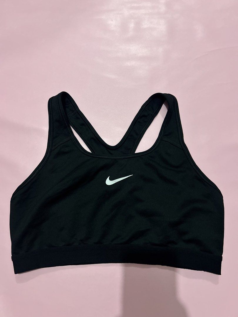Nike Sports Bra (Category: Activewear) located in Manila. Submitted by chen_clybelles (Listing ID 1467838979, Image 1). Description: with cracks on logo.