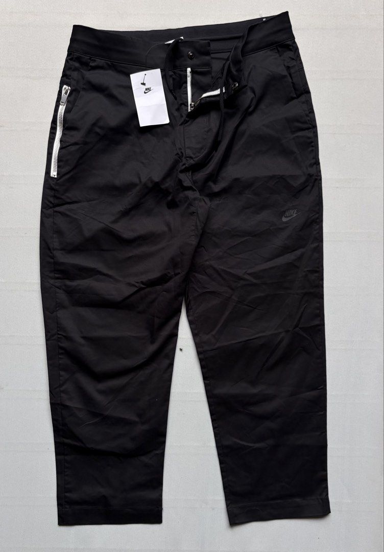NIKE Sportswear Essential - Black (Category: Chinos) located in Baguio. Submitted by viibodegaaa (Listing ID 1467735407, Image 2). Description: Item: NIKE Sportswear Essential - Black Size: 30 Waist: 15.5’ Length: 34.5’ Leg opening: 7’ Price: 1480.
