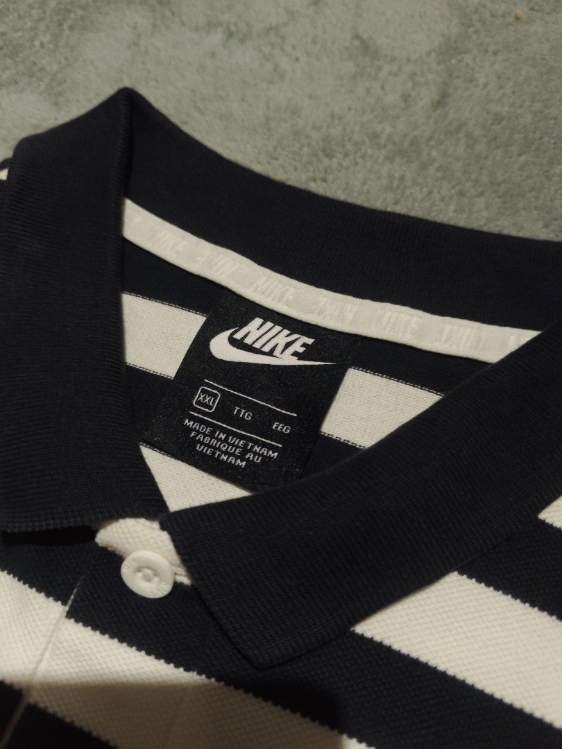 Nike Stripes Polo Shirt (Category: Tshirts & Polo Shirts ) located in Dagupan City. Submitted by johnny.flips (Listing ID 1467724829, Image 2). Description: 22W 27.5-28.5L best fit XL excellent condition needs wash lang sa collar part 9.5/10 color rate.