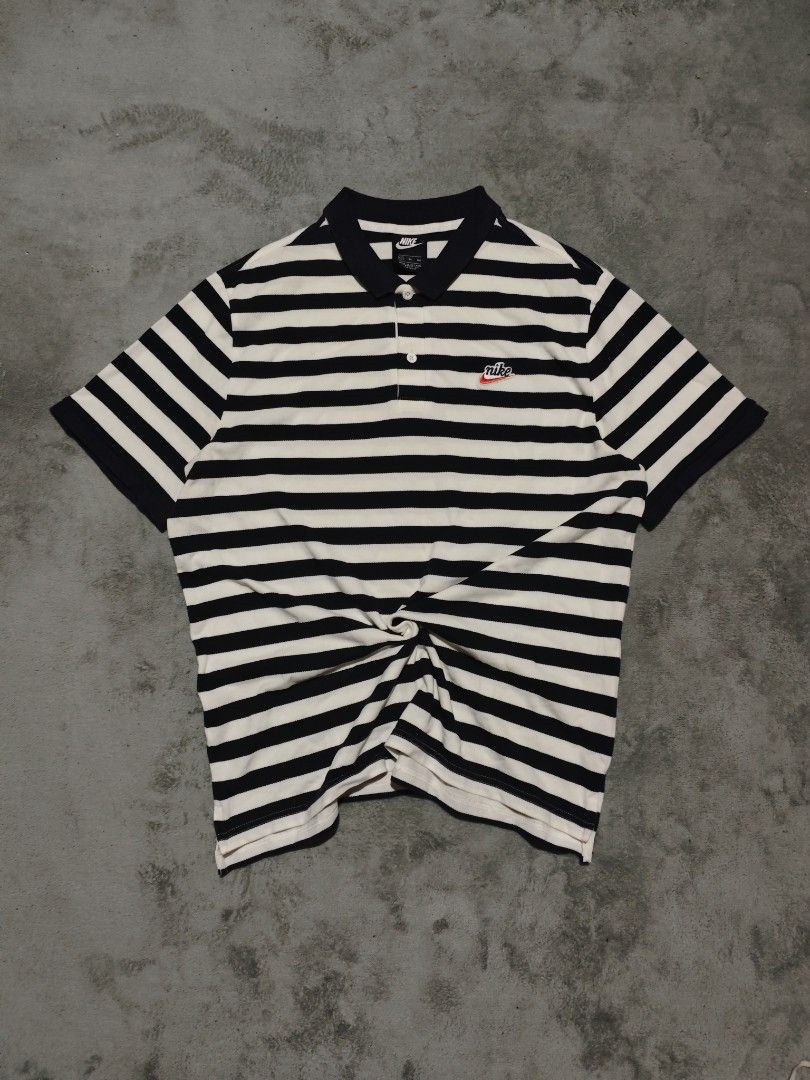 Nike Stripes Polo Shirt (Category: Tshirts & Polo Shirts ) located in Dagupan City. Submitted by johnny.flips (Listing ID 1467724829, Image 1). Description: 22W 27.5-28.5L best fit XL excellent condition needs wash lang sa collar part 9.5/10 color rate.