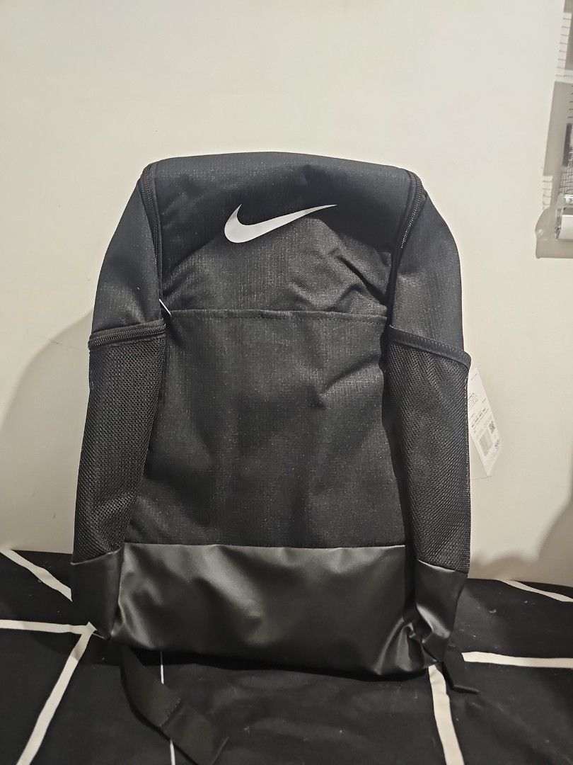 Nike Swoosh 24L Black Backpack (Category: Backpacks) located in Baguio. Submitted by nyxxx. (Listing ID 1467726141, Image 1). Description: - 100% Brand new with original tags attached - Spacious 24L capacity for daily essentials - Iconic white Nike swoosh logo on the front - Padded mesh shoulder straps for all-day comfort - Durable black material with stylish textured mesh accents - Ships immediately from a trusted Carousell seller.