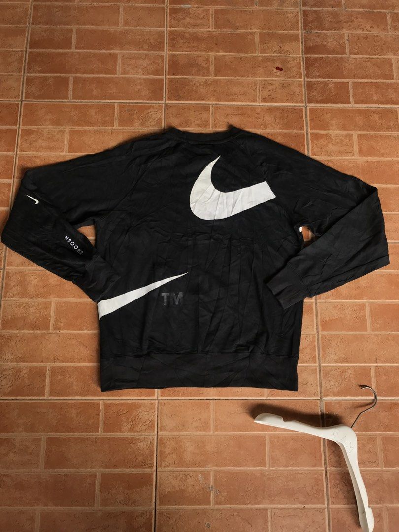 NIKE Swoosh Crew Sweatshirt (Category: Tshirts & Polo Shirts ) located in San Fernando. Submitted by ramjames18 (Listing ID 1467728538, Image 3). Description: •NIKE Swoosh Crew Sweatshirt🔥 -Excellent Condition -9.+/10 Color Rate (Need wash) -Medium(23x28) -Medium to XL frame Pm sa interested! 📥📥 .
