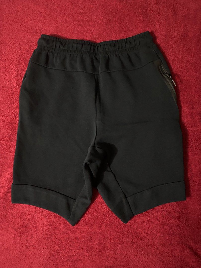 Nike Tech Athletic Shorts (Category: Shorts) located in Mandaluyong City. Submitted by aiztyle (Listing ID 1467618140, Image 3). Description: Nike Tech Athletic Sports Drawstring Shorts Medium on tag Measurement: Waist 27”-30” Length 19” Good as NEW Nasa 1k +++ pa ang bentahan Super SALE Php400.00 only .