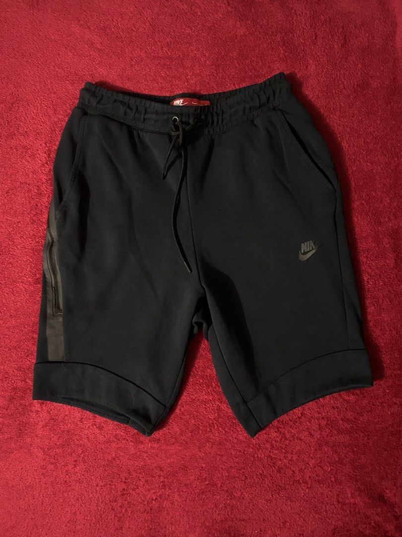 Nike Tech Athletic Shorts (Category: Shorts) located in Mandaluyong City. Submitted by aiztyle (Listing ID 1467618140, Image 1). Description: Nike Tech Athletic Sports Drawstring Shorts Medium on tag Measurement: Waist 27”-30” Length 19” Good as NEW Nasa 1k +++ pa ang bentahan Super SALE Php400.00 only .