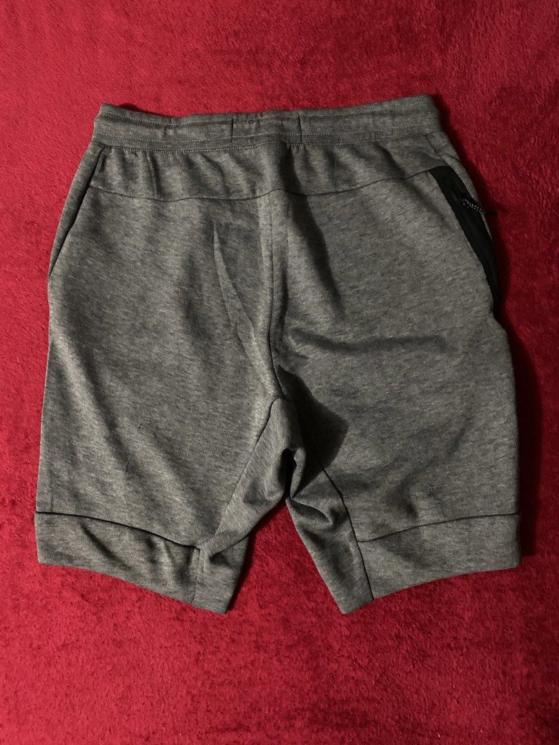 Nike Tech Athletic Shorts (Category: Shorts) located in Mandaluyong City. Submitted by aiztyle (Listing ID 1467648713, Image 3). Description: Nike Tech Athletic Sports Drawstring Shorts Available: 2 pcs. Medium on tag Measurement: Waist 30”-33” Length 20 Good as NEW Nasa 1k +++ pa ang bentahan Super SALE Php400.00 only.