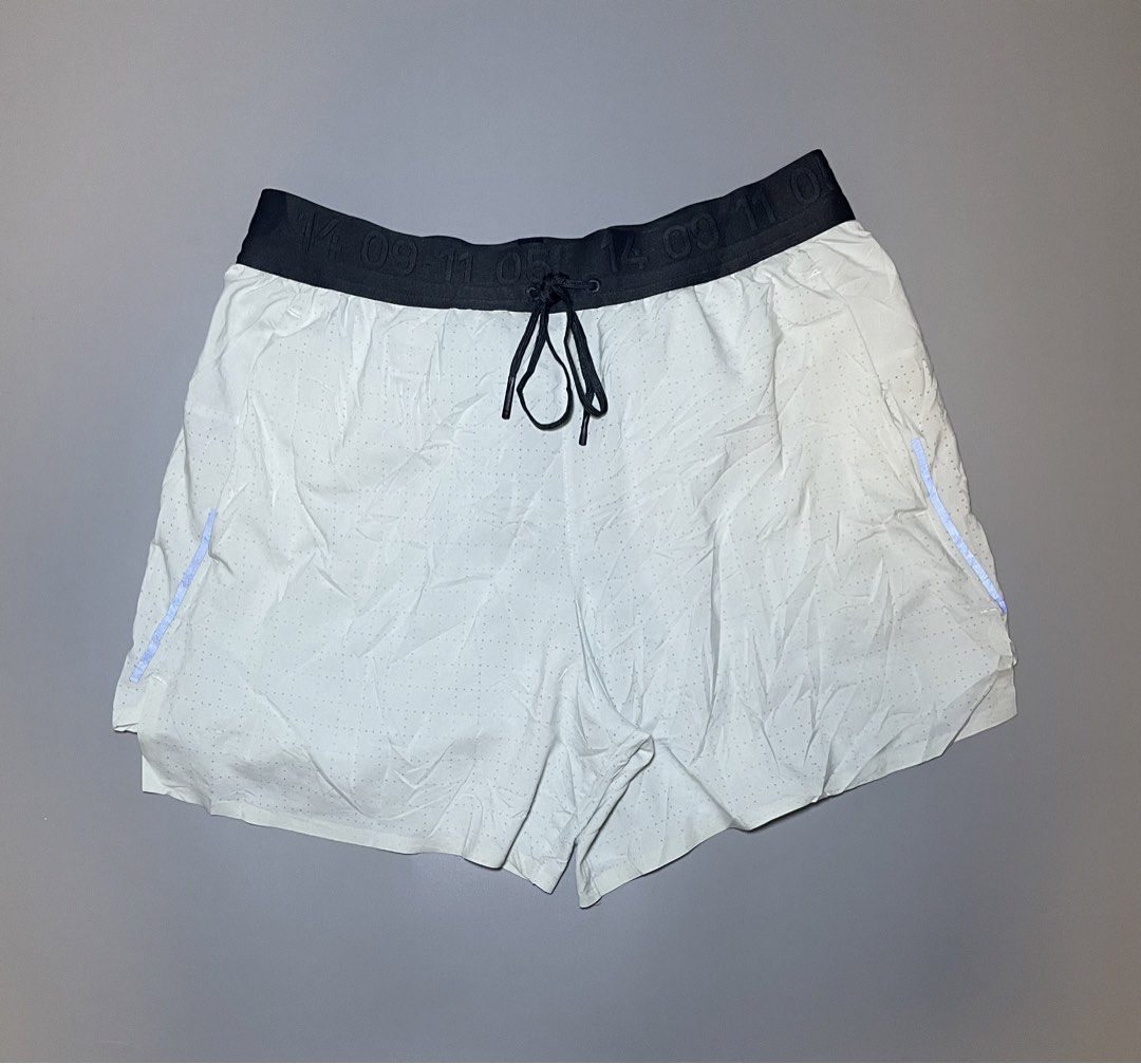 NIKE TECH PACK HEREN SHORT M NK FLEX STRIDE 5In (Category: Shorts) located in Cebu City. Submitted by drippinthrift (Listing ID 1467620365, Image 1). Description: W/Brief Size M Waist 30-33 / Lenght 13.5 Good as new No issue .