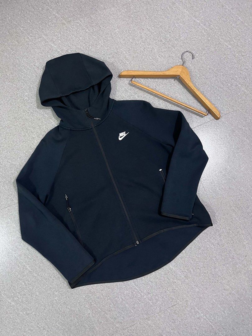 Nike Techfleece (Category: Coats, Jackets and Outerwear) located in Manila. Submitted by thriftniotits (Listing ID 1467743976, Image 2). Description: - Excellent Condition - Flawless - Dimes - 22x23 Front 26 Back Pm for more details!.