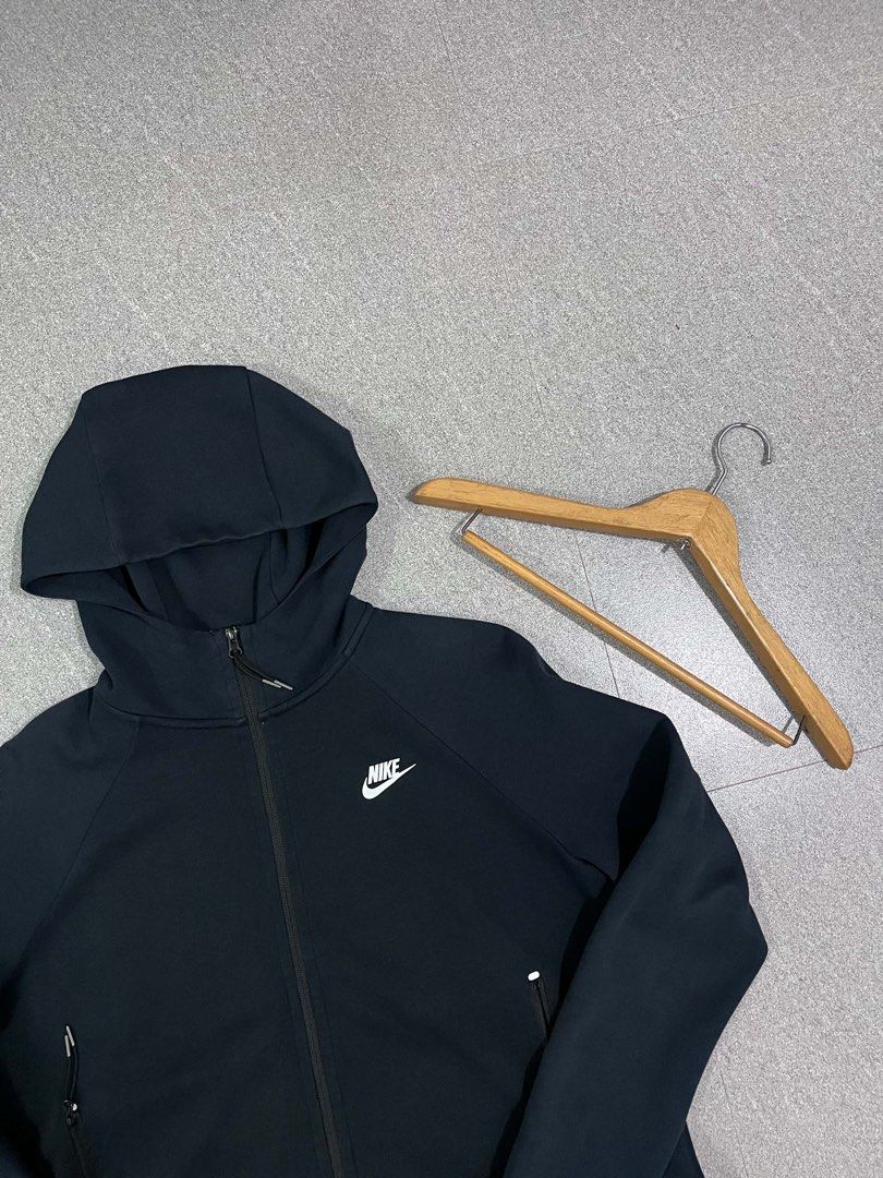 Nike Techfleece (Category: Coats, Jackets and Outerwear) located in Manila. Submitted by thriftniotits (Listing ID 1467743976, Image 3). Description: - Excellent Condition - Flawless - Dimes - 22x23 Front 26 Back Pm for more details!.