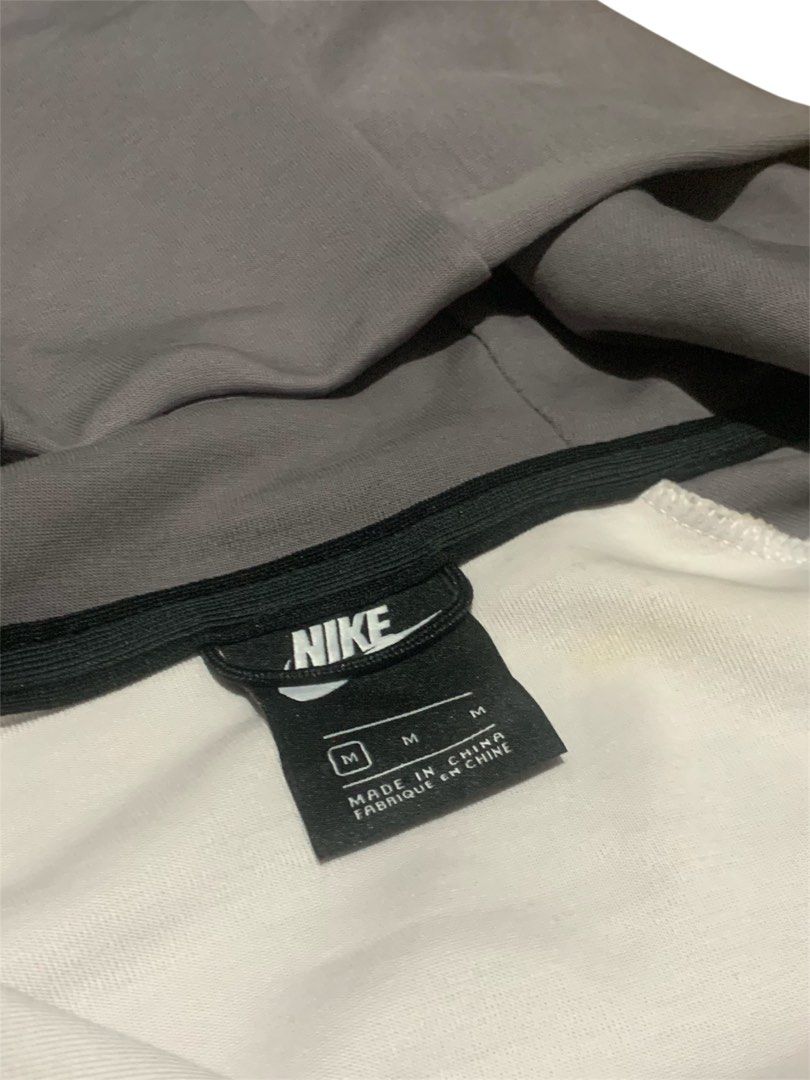 Nike Techfleece (Category: Coats, Jackets and Outerwear) located in Manila. Submitted by lyf_7hrift (Listing ID 1467792163, Image 3). Description: Nike Techfleece Jacket P700 26L 20.5W Dimes 10/10 Color Rate Asnew Condition.