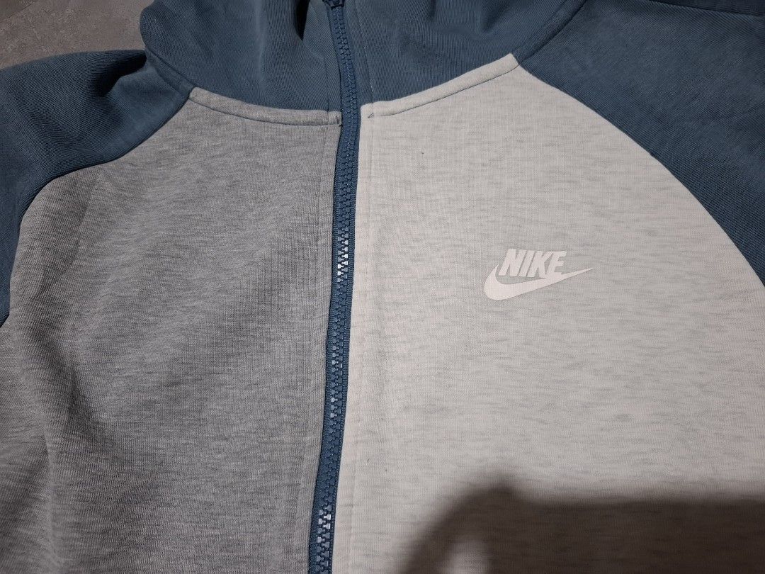 Nike Techfleece Fullzip hoodie (Category: Activewear) located in Rizal. Submitted by marcothrifts (Listing ID 1467711498, Image 2). Description: Nike Techfleece Fullzip hoodie XL on tag Width: 22 Length: 25 Color rate: 9.9/10 Verygood Condition No issue.