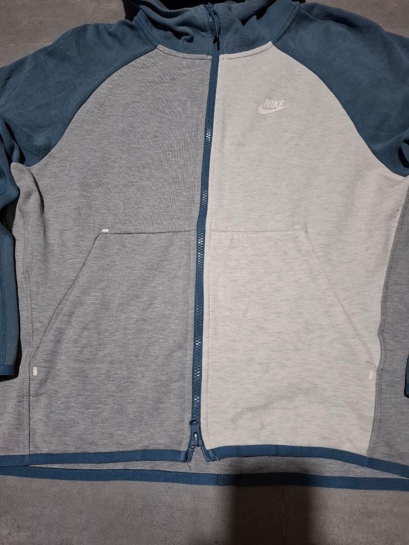 Nike Techfleece Fullzip hoodie (Category: Activewear) located in Rizal. Submitted by marcothrifts (Listing ID 1467711498, Image 3). Description: Nike Techfleece Fullzip hoodie XL on tag Width: 22 Length: 25 Color rate: 9.9/10 Verygood Condition No issue.