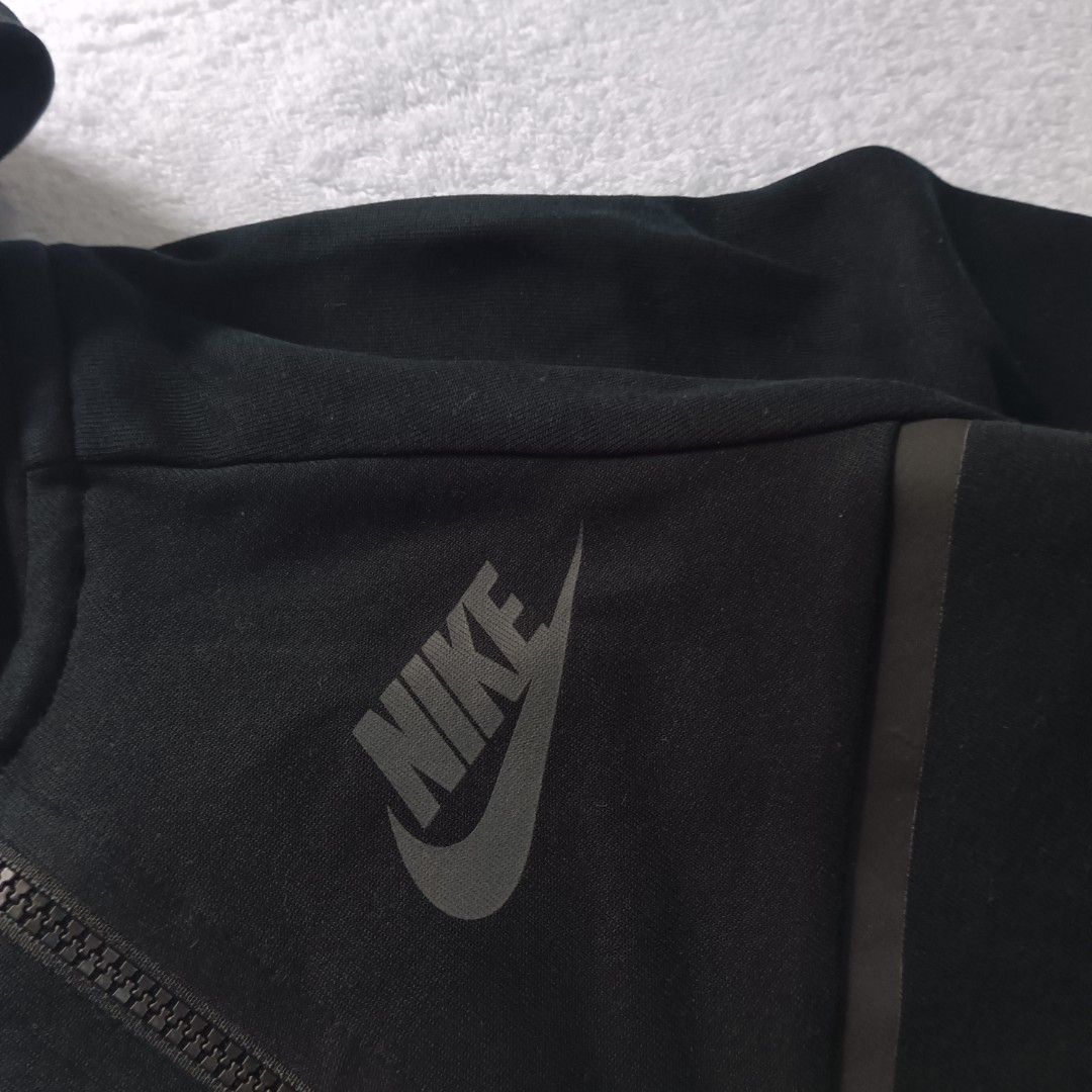 Nike tf youth (Category: Coats, Jackets and Outerwear) located in Manila. Submitted by markjocerp16885 (Listing ID 1467734927, Image 2). Description: .