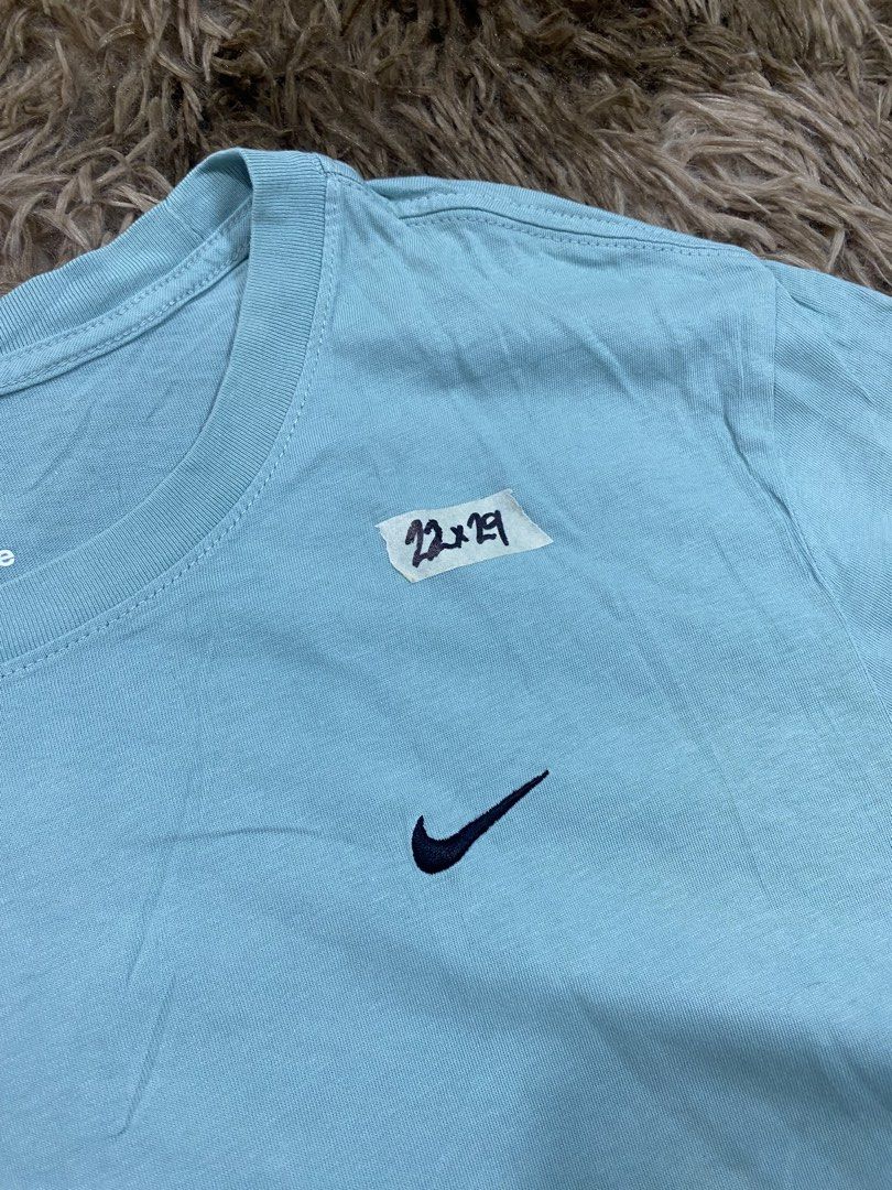 Nike The Nike Tee Light Blue XXL (Category: Tshirts & Polo Shirts ) located in Cagayan de Oro. Submitted by sepamorash53558 (Listing ID 1467642885, Image 2). Description: - Brand: Nike (The Nike Tee) - Size: XXL (Tag: 110cm chest) - Color: Light blue - Material: 100% cotton (Made in Turkey) - Design: Classic embroidered swoosh logo on the chest - Style: Crew neck, soft material - Flat Lay Measurements: 22 inches (width) x 29 inches (length).