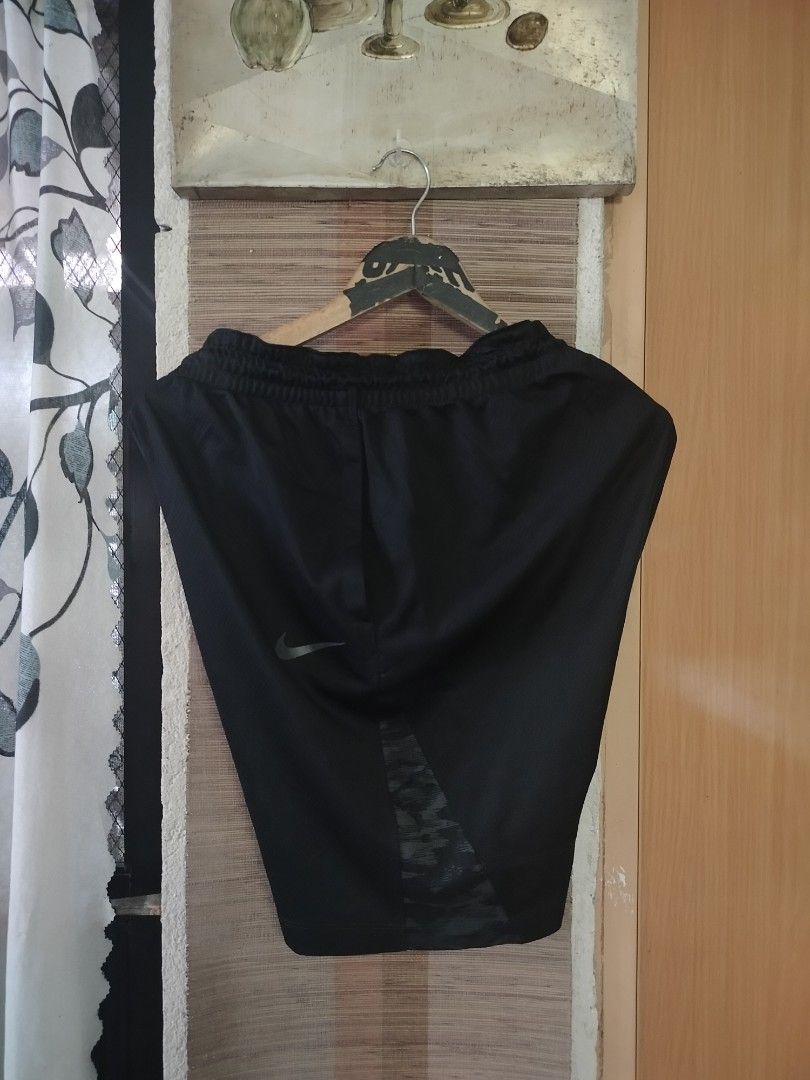 Nike triple black short (Category: Shorts) located in Ligao. Submitted by milo_finds303 (Listing ID 1467656137, Image 1). Description: Nike triple black short •Size 34 XXL ON TAG •Colorate: 9/10 •Good Condition •Issue: Fade tag 350 shipped🚚📦 JNT COURIER AND CAN SHIP NATIONWIDE🌐📦.