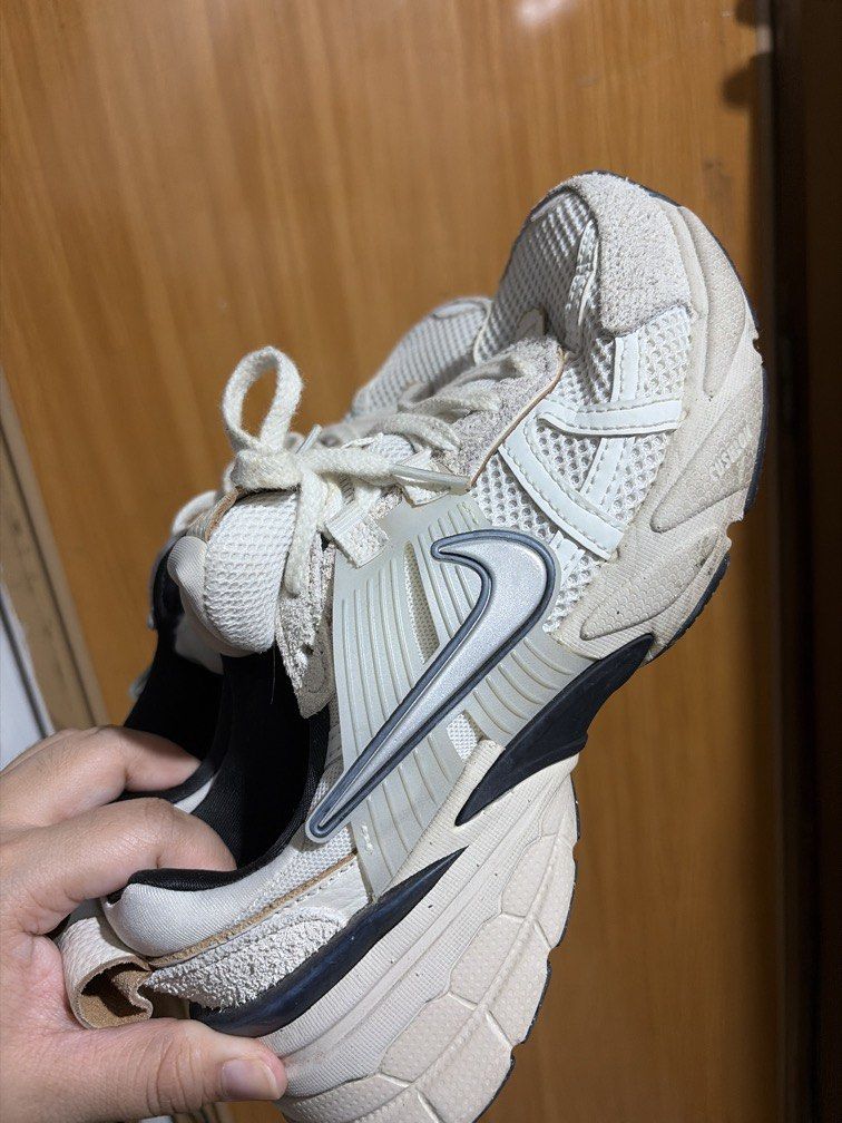 Nike V2K run Size 6.5 US (Category: Sneakers) located in Quezon City. Submitted by cavp_ (Listing ID 1467683303, Image 2). Description: Not ukay. Personally bought from Nike outlet in Nlex. 8.5/10 Worn 5x then kept. Rfs: Too small for me and i can’t wear it for a long time. Will get a size bigger since I really like the support Kamuning qc loc .
