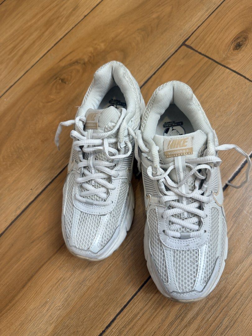 Nike vomero (Category: Sneakers) located in Quezon City. Submitted by destashingmycloset (Listing ID 1467607840, Image 1). Description: .