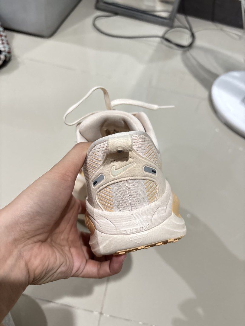 Nike Vomero 18 - Orange Chalk (Category: Sneakers) located in Quezon City. Submitted by marialpz (Listing ID 1467751376, Image 3). Description: RFS: Not for wide feet SRP: 8,000 Bought it in Planet Store October 2026.