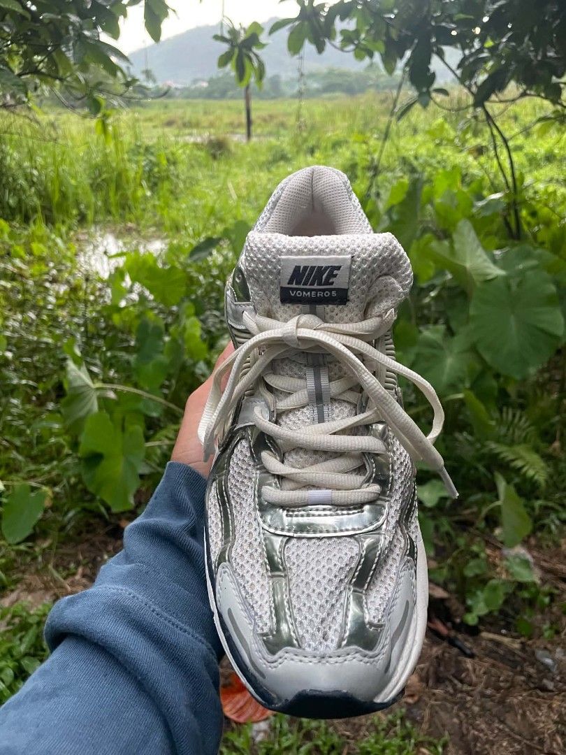 NIKE VOMERO 5 (Category: Sneakers) located in Tacloban City. Submitted by solothriftfinds (Listing ID 1467698376, Image 2). Description: NIKE VOMERO 5 Size 12 on tag good condition missing sole pad.