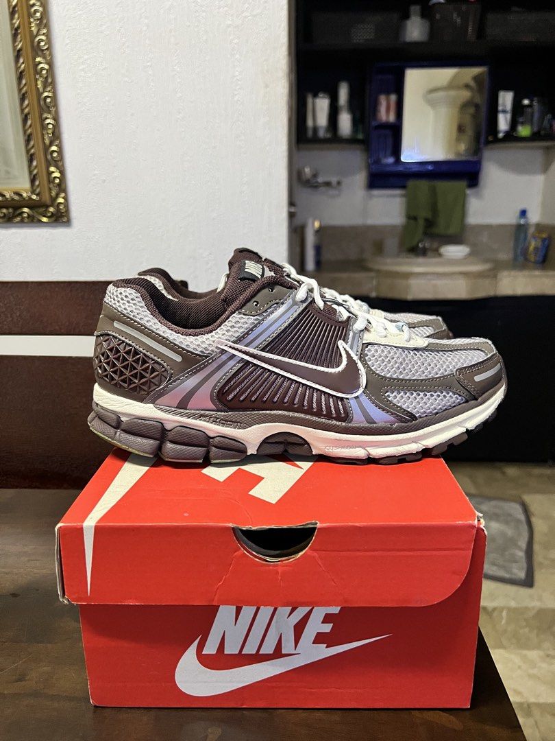 Nike Vomero 5 Mink Brown (Category: Sneakers) located in Cainta. Submitted by superjustynzone (Listing ID 1467673517, Image 1). Description: Nike Vomero 5 Mink Brown - Pair only - Size 7.5 US Mens - Used Location: Cainta Rizal Greenpark Village - Available for delivery/pickups - Pm for more pictures.