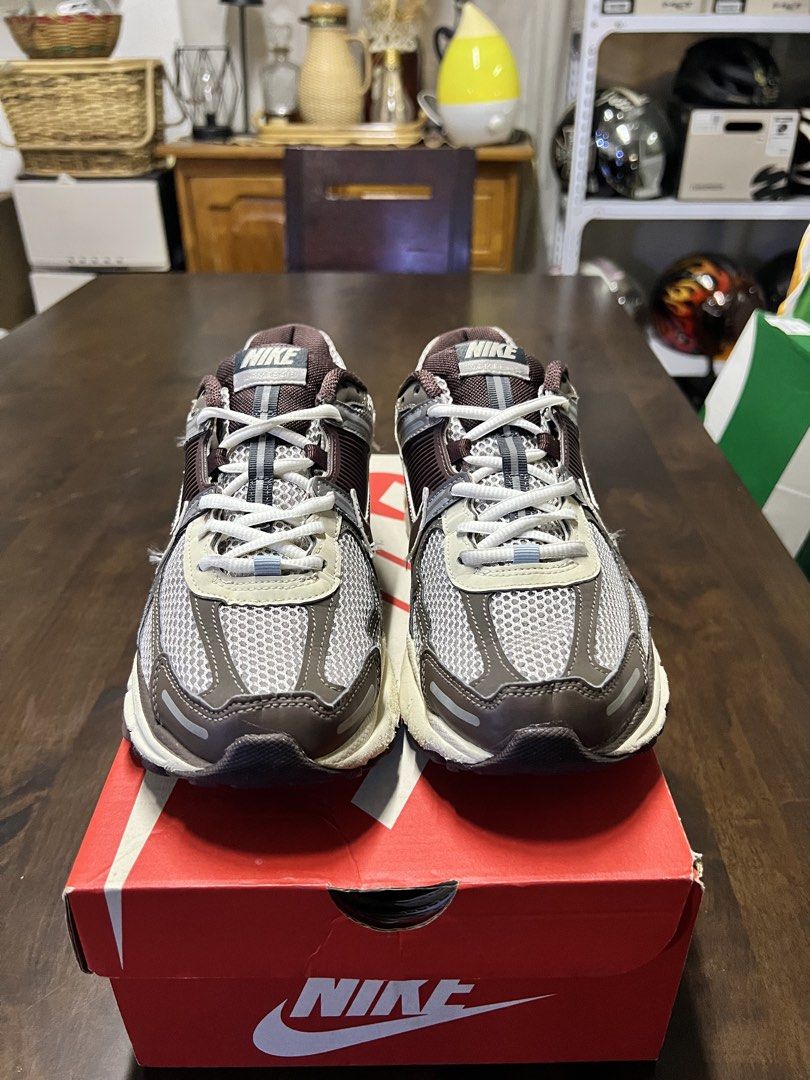 Nike Vomero 5 Mink Brown (Category: Sneakers) located in Cainta. Submitted by superjustynzone (Listing ID 1467673517, Image 2). Description: Nike Vomero 5 Mink Brown - Pair only - Size 7.5 US Mens - Used Location: Cainta Rizal Greenpark Village - Available for delivery/pickups - Pm for more pictures.