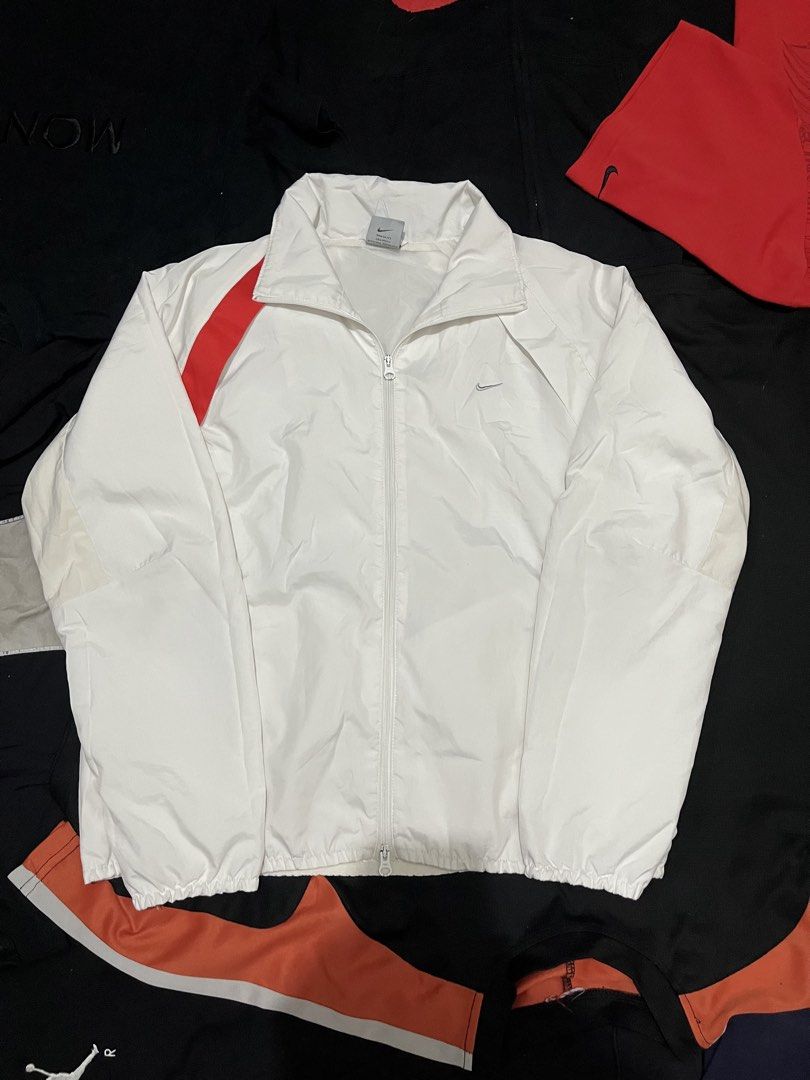 nike windbreaker (Category: Activewear) located in Pasay City. Submitted by metro_thrift (Listing ID 1467645831, Image 1). Description: no issue good condition 20x22.