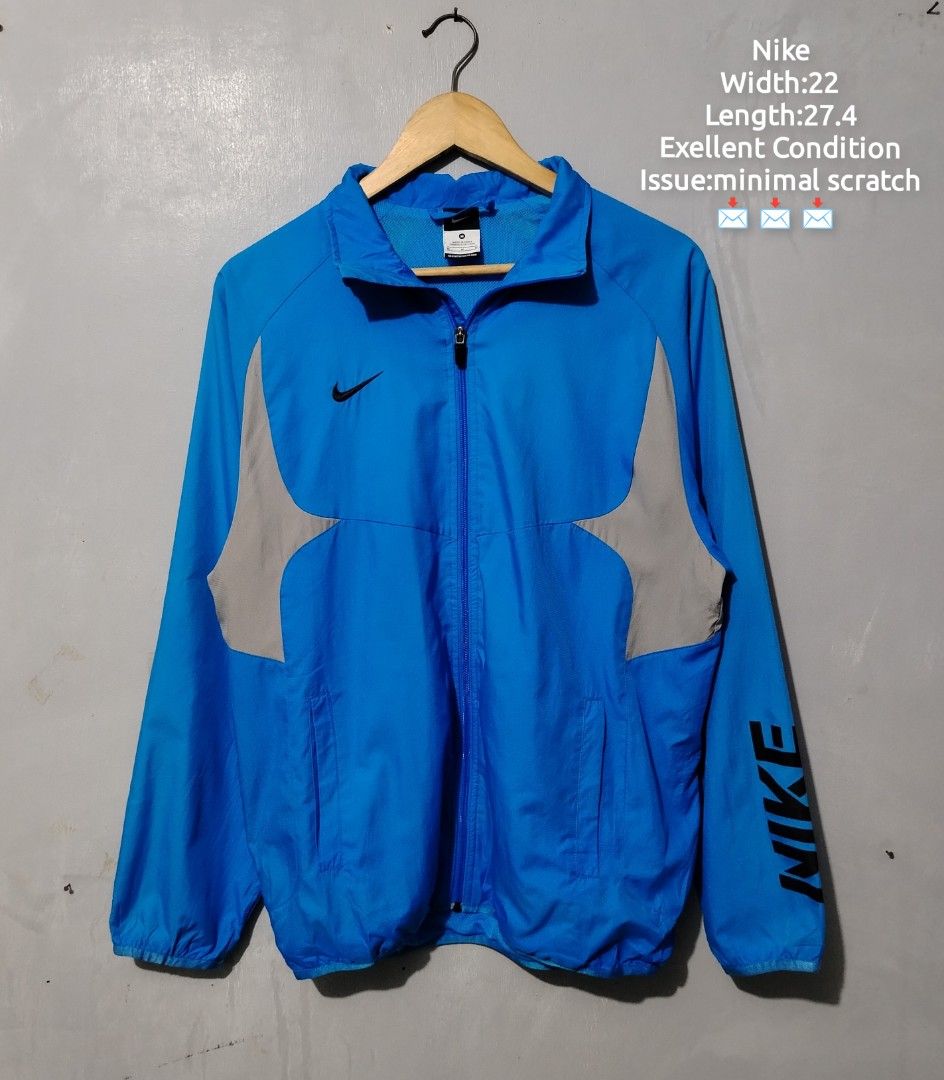 Nike Windbreaker (Category: Coats, Jackets and Outerwear) located in Bocaue. Submitted by adrianberi35876 (Listing ID 1467788838, Image 1). Description: Nike Width:22 Length:27.4 Exellent Condition Issue:minimal scratch 📩 📩 📩.